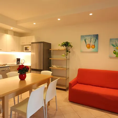 维拉吉奥马雷卢布公寓式酒店