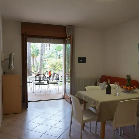 维拉吉奥马雷卢布公寓式酒店 5* 比比翁